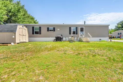 21 Purington Ave, Mechanic Falls, ME 04256