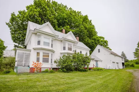 77 Main St, New Sharon, ME 04955