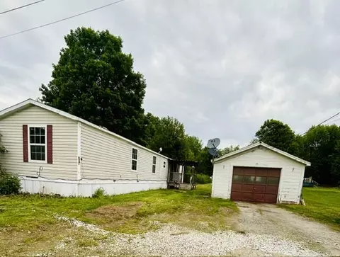 123 Main St, New Sharon, ME 04955