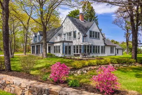 41 Bayberry Ln, Cape Neddick, ME 03902