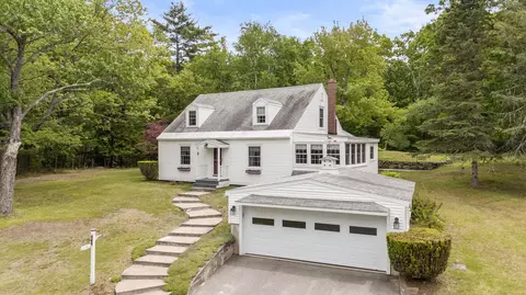 69 Railroad Ave, Springvale, ME 04083