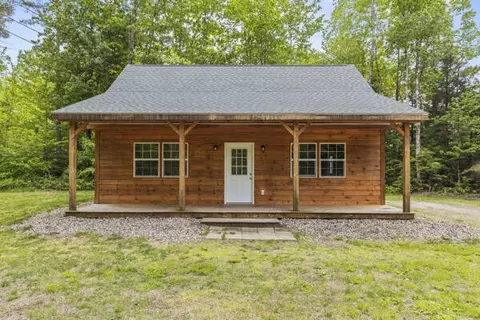 39 Freemont Ave, Baldwin, ME 04024