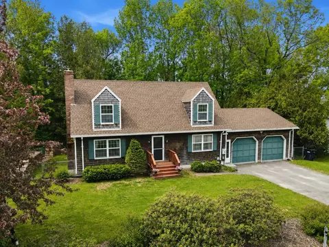 37 Packard Dr, Bangor, ME 04401