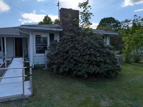 173 Elm St, Mechanic Falls, ME 04256