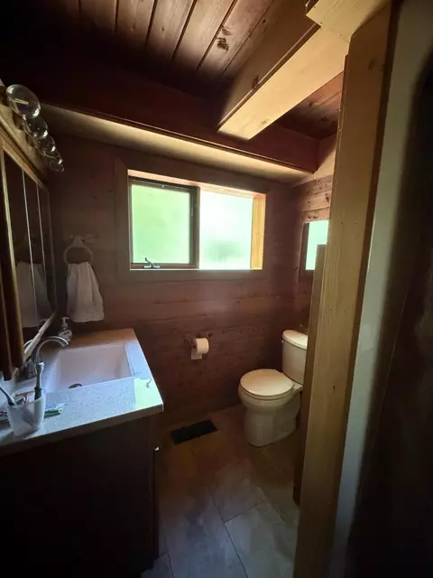 Bath - 116 Devine Rd, Whitefield, ME 04353 photo 2 of 3