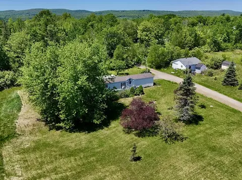 8 Country Ln, Saint Albans, ME 04971