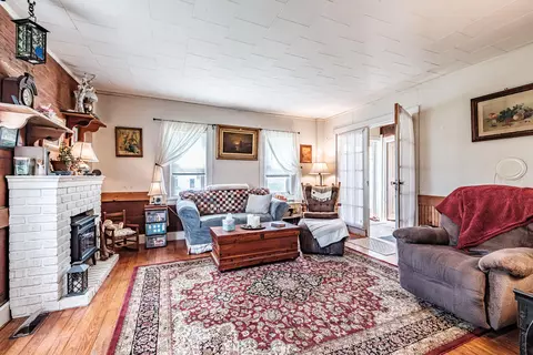 Living - 80 Spinney Mill Rd, Arrowsic, ME 04530 photo 2 of 3