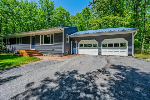 81 Babbidge Rd, Falmouth, ME 04105