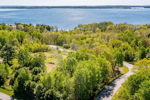 7 Highfields Ln, Northport, ME 04849