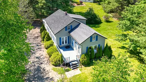 1 Janabye Ln, Hallowell, ME 04347