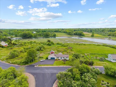 207 Spurwink Rd, Scarborough, ME 04074