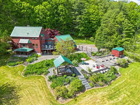 12 Perkins Ln, Hallowell, ME 04347