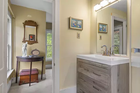 Bath - 320 E Pittston Rd, Dresden, ME 04342 photo 2 of 5