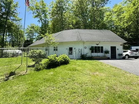 928 Main St, Wayne, ME 04284