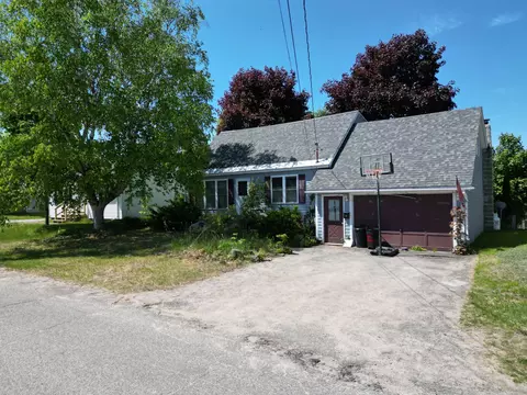 42 Waldo St, Millinocket, ME 04462