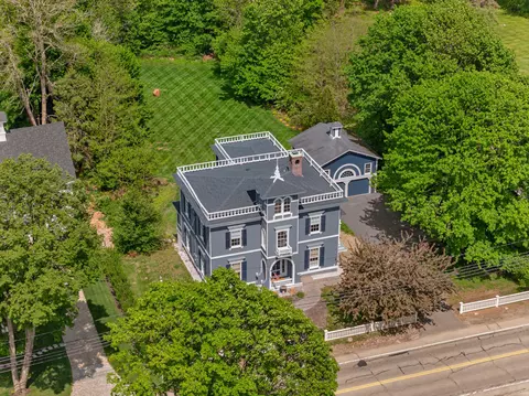 32 Summer St, Kennebunk, ME 04043