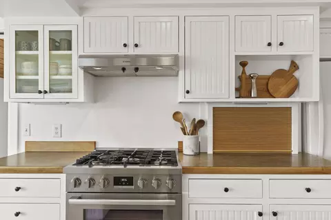 Kitchen - 49 Desert Rd, Freeport, ME 04032 photo 4 of 5