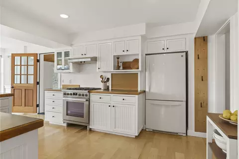 Kitchen - 49 Desert Rd, Freeport, ME 04032 photo 2 of 5