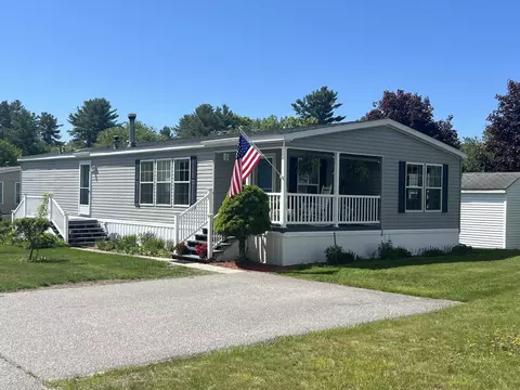 20 Town And Country Dr, Lisbon, ME 04250