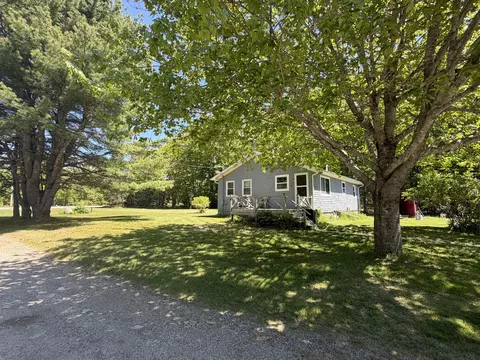4 Lucs Ln, Gouldsboro, ME 04607