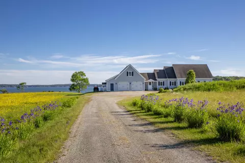 85 River Rd, Cushing, ME 04563