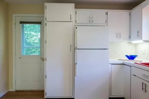 Kitchen - 15 Cushing Briggs Rd, Freeport, ME 04032 photo 8 of 9
