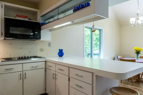 Kitchen - 15 Cushing Briggs Rd, Freeport, ME 04032 photo 6 of 9