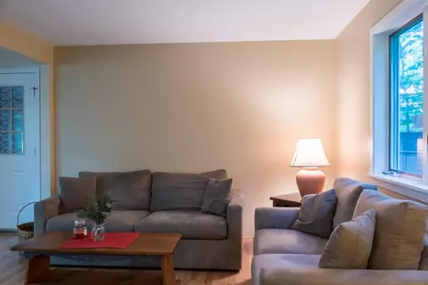 Living - 15 Cushing Briggs Rd, Freeport, ME 04032 photo 4 of 5