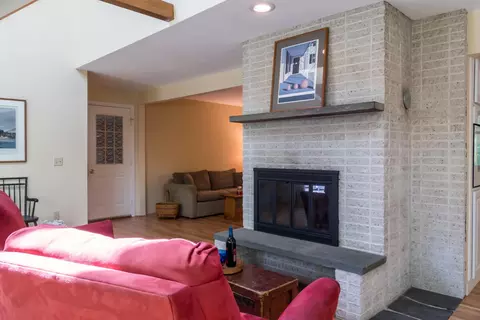 Living - 15 Cushing Briggs Rd, Freeport, ME 04032 photo 2 of 5