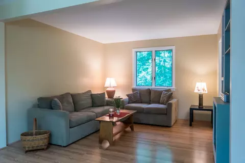 Living - 15 Cushing Briggs Rd, Freeport, ME 04032 photo 3 of 5