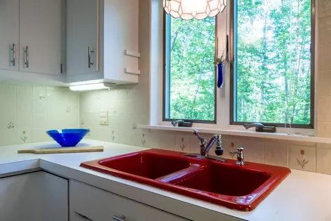 Kitchen - 15 Cushing Briggs Rd, Freeport, ME 04032 photo 7 of 9