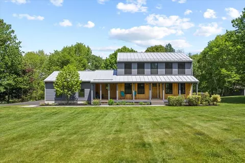 7 Breezy Hill Ln, Falmouth, ME 04105