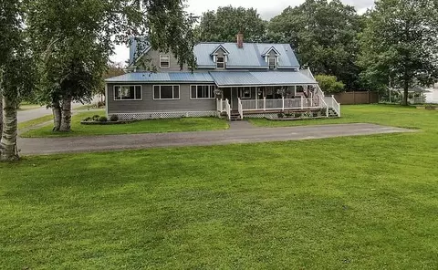 37 Penobscot Ave, Howland, ME 04448