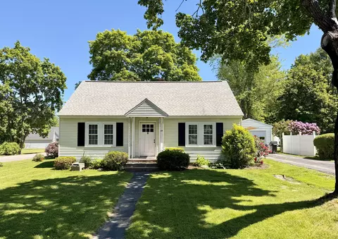 24 Pierce St, Gardiner, ME 04345