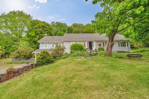 36 High St, Dexter, ME 04930