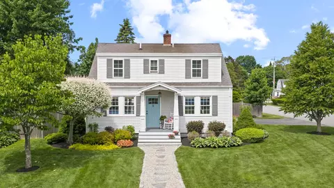 5 Reg Roc Rd, Falmouth, ME 04105