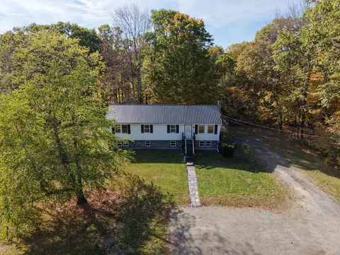 423 E River Rd, Skowhegan, ME 04976