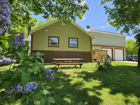 662 Temple Rd, Farmington, ME 04938