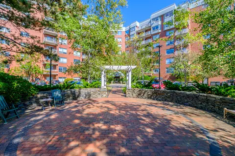 148 Breakwater Dr #320, South Portland, ME 04106