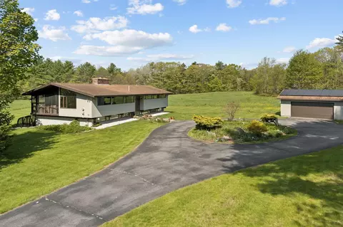 98 Field Rd, Falmouth, ME 04105