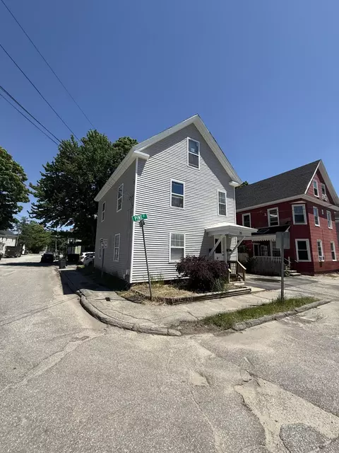 35 Pine St, Auburn, ME 04210