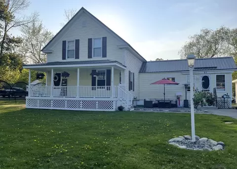 51 Downes St, Calais, ME 04619