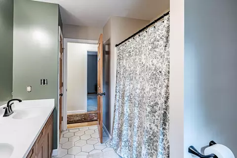 Bath - 564 Maple Ridge Rd, Harrison, ME 04040 photo 2 of 4