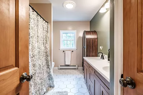 Bath - 564 Maple Ridge Rd, Harrison, ME 04040 photo 1 of 4