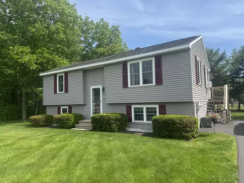 28 Kolbe Dr, Waterboro, ME 04087