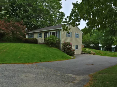 1233 Turner St, Auburn, ME 04210