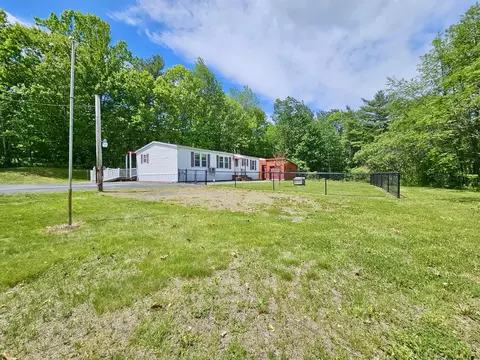 4 Crestview Dr, Lewiston, ME 04240