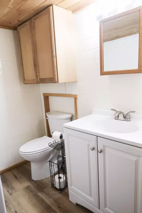 Bath - 2 Debras Pl, Augusta, ME 04330 photo 1 of 3
