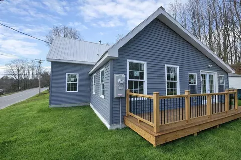 129 Town Farm Rd, Farmington, ME 04938
