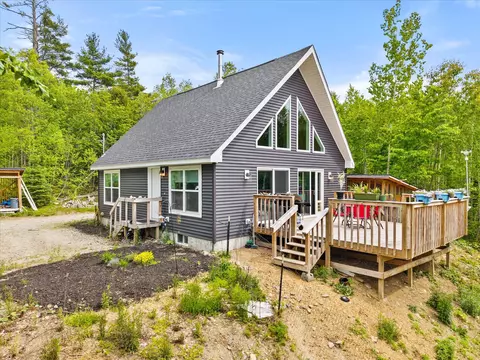 89 Wickett Farm Rd, Bucksport, ME 04416